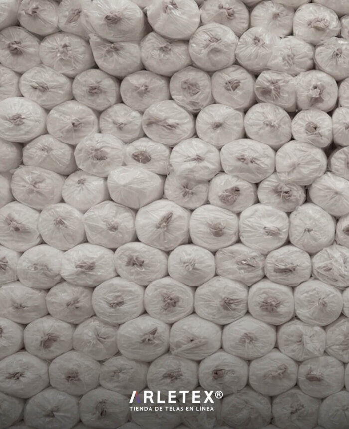 rollos de fieltro blanco