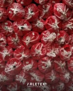 rollos de fieltro rojo