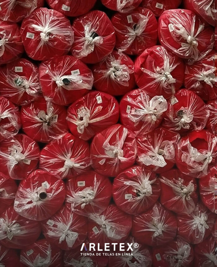 rollos de fieltro rojo